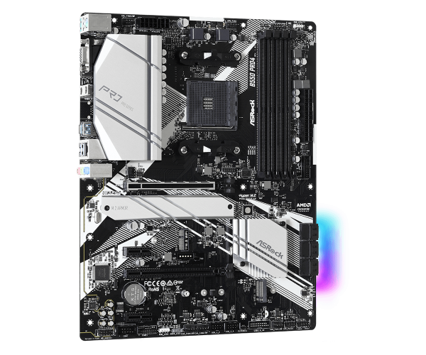 La Asrock B550 Pro4 es una placa base ATX diseñada para ofrecer rendimiento y estabilidad en sistemas con procesadores AMD Ryzen de tercera y cuarta generación. Equipada con el chipset B550, soporta memoria DDR4 hasta 4733 MHz (OC), doble ranura PCIe 4.0 y 3.0 para tarjetas gráficas y almacenamiento ultrarrápido con M.2 NVMe PCIe 4.0. Su diseño robusto incluye VRM mejorado, disipadores de calor extendidos y conectividad avanzada con USB 3.2 Gen2 y LAN Gigabit. Ideal para gamers y creadores que buscan potencia y confiabilidad.